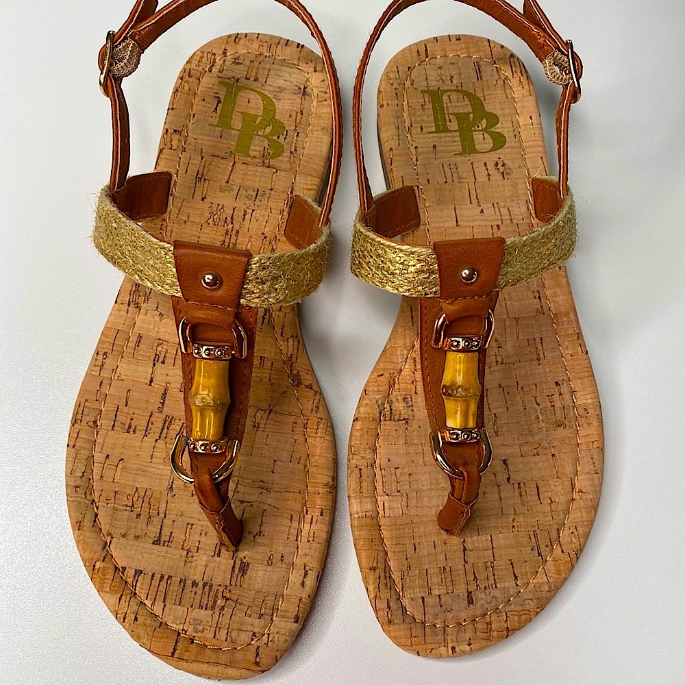 Dana Buchman flat tan sandals, Sz.S 5/6